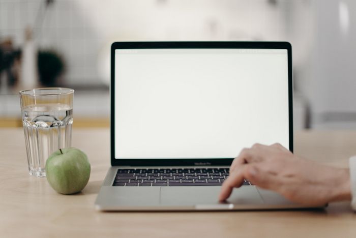 Notebook auf einem Schreibtisch